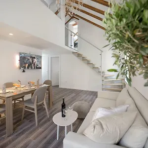 Feel Like An Emperor Apartment Split
