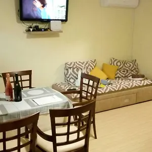 Sara Cosmo Apartment Split
